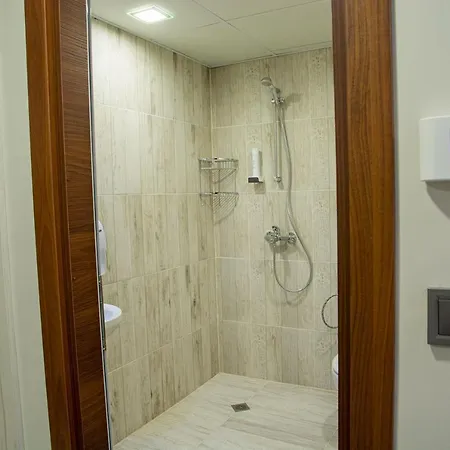 Hotel Arima 2*